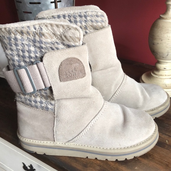 Sorel Shoes - Sorel light gray boots